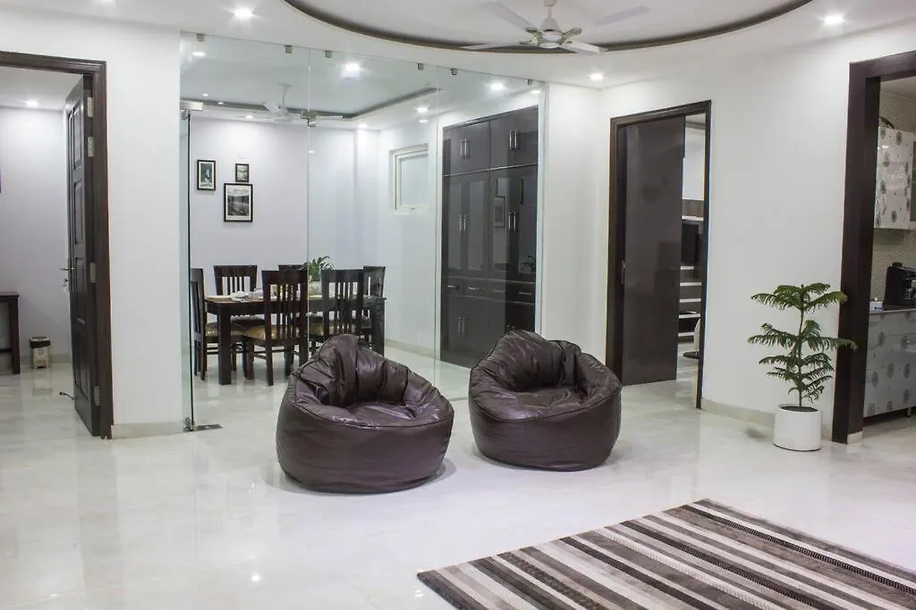 Parfait Street 3Bhk Service Apartment Near Fortis Γκουργκάον